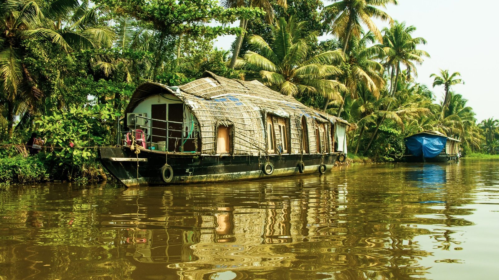 Kerala-Tamil Nadu Exploration: From Backwaters to Beaches